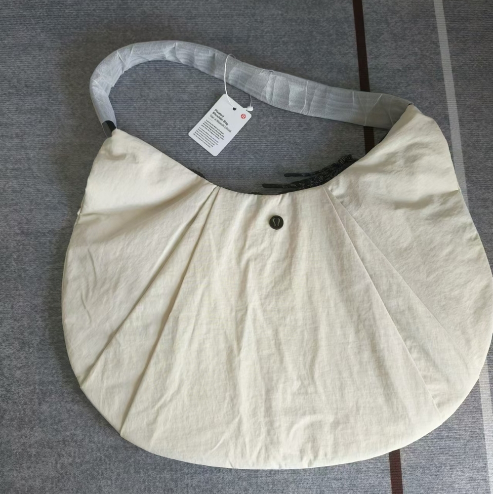 lululemon pleated shoulder bag